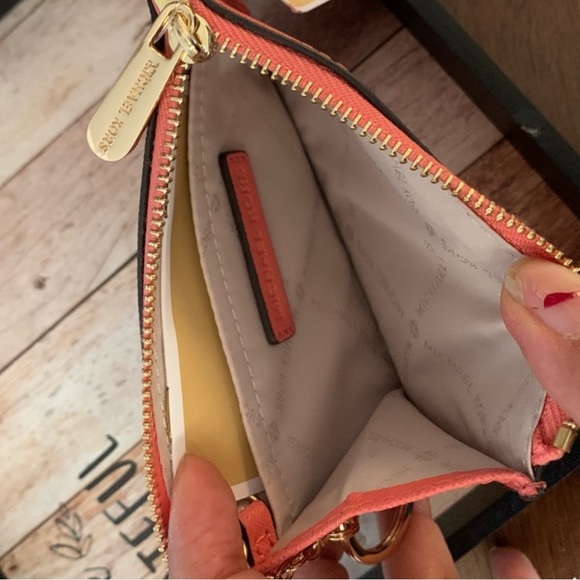 New MK card holder - Picture 3 of 3